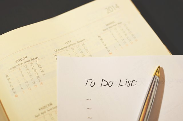  Agenda met een to-do lijst als symbool voor geduld en zorgvuldigheid bij het terugwinnen van je ex.