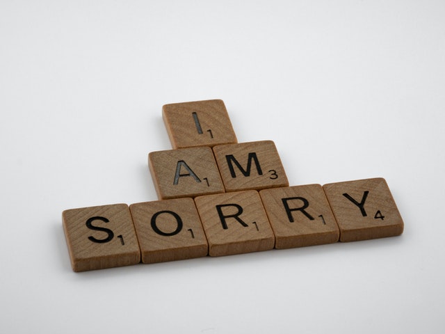 Blokjes met letters met de tekst "I AM SORRY" als symbool voor je excuses aanbieden om je ex terug te krijgen.