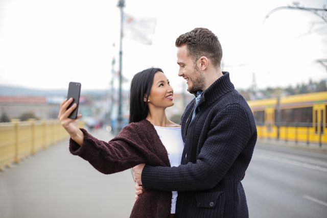 Een selfie maken met je ex, terwijl jullie weer verliefd naar elkaar lachen.